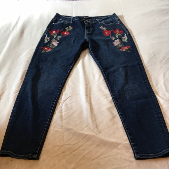 Bebe Jeans - Picture 6 of 8